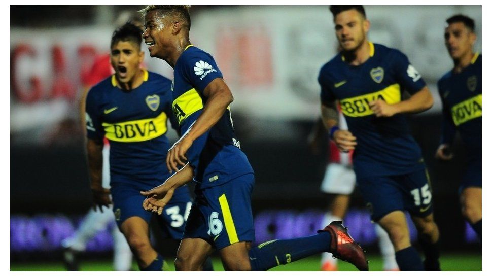 un trabajoso triunfo ante estudiantes dejo a boca solo en la punta