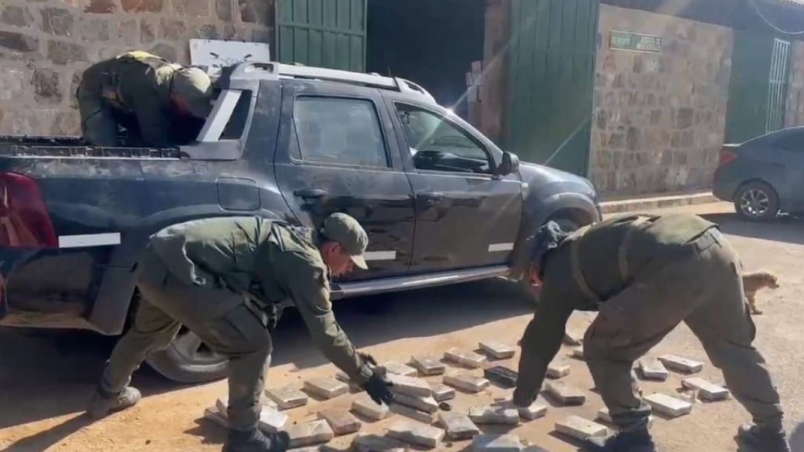 Detectan una pared de 87 kilos de cocaína dentro de una camioneta en La Quiaca