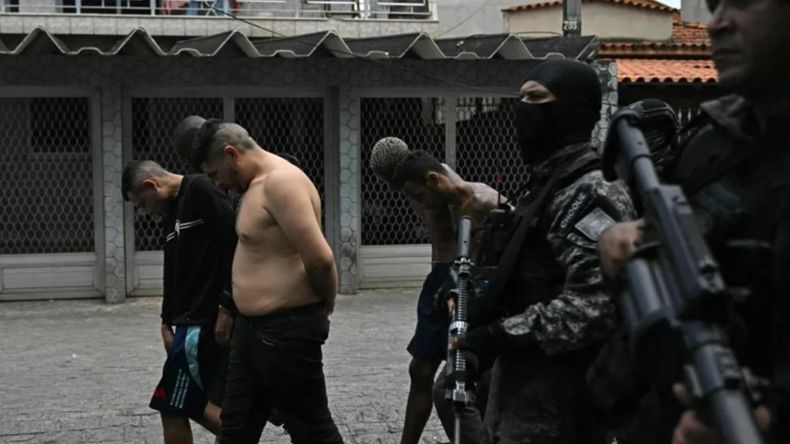 Hubo una megaoperación este martes de las policías Civil y Militar en los complejos de la Penha y del Alemão.