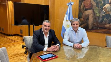 En los despachos oficiales aseguran que tiene una relación cercana al ministro de Economía, Luis Caputo.