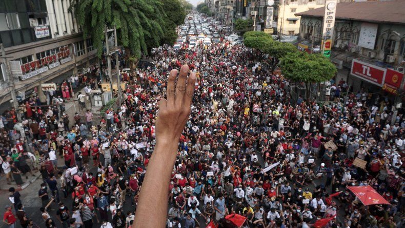 El Gobierno militar de Myanmar bloquea Internet ante la mayor protesta contra el golpe. /Foto: AFP - Télam