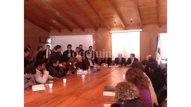 Reunión entre Gobierno y FGE