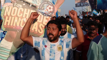 Qatar 2022: realizaron una fiesta con hinchas falsos