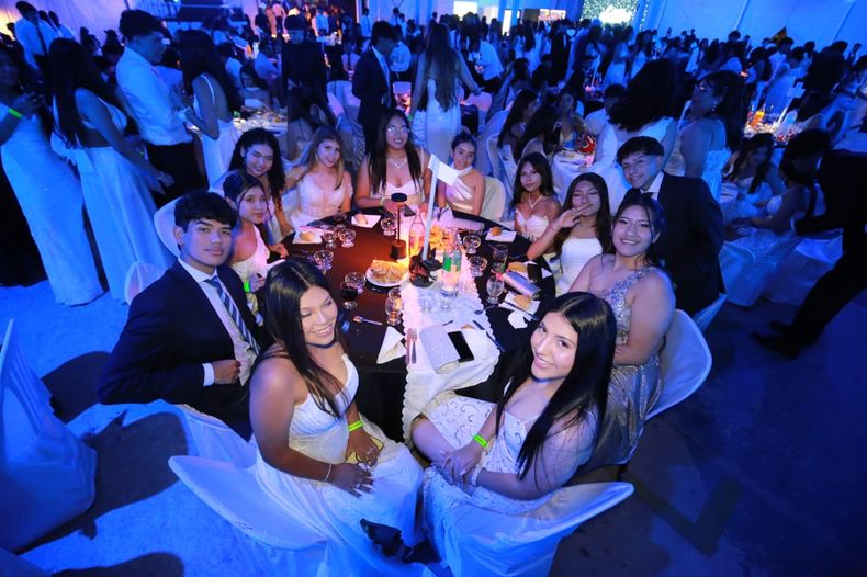 Las mejores fotos de lo que fue la Cena Blanca 2025 en capital