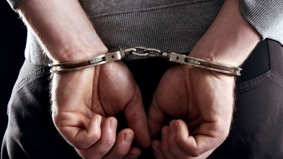 Detenido por abuso sexual infantil.