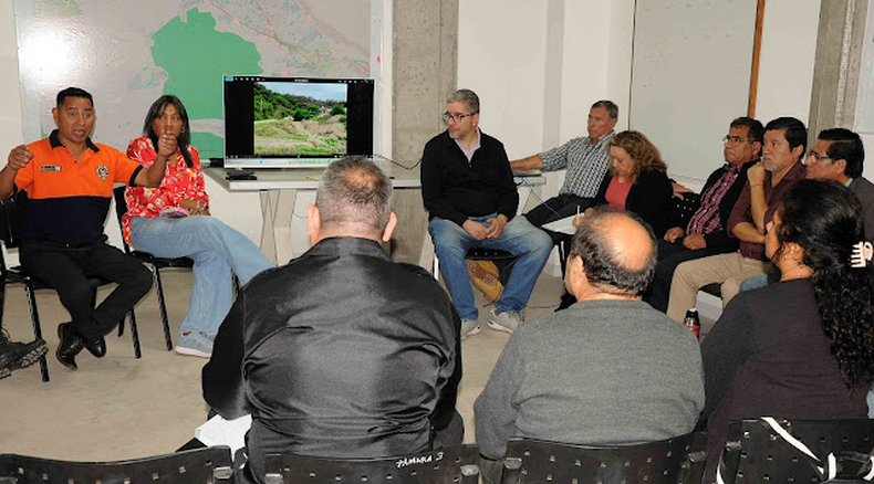 Vecinos y el COE se reunieron para definir acciones preventivas ante las frecuentes lluvias
