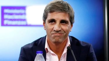 Luis Caputo critico a los senadores que se aumentaron el sueldo.&nbsp;