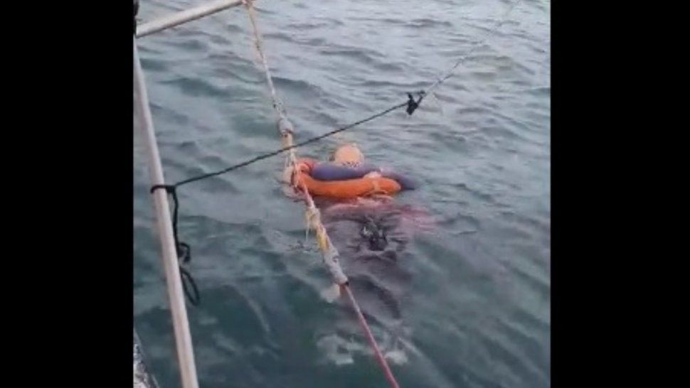 Encontraron viva y flotando en el mar a una mujer&nbsp;