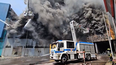 Incendio de gran escala afecta a los galpones del sector ZOFRI en Iquique
