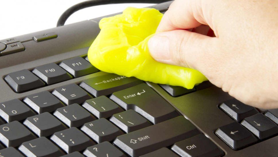 Una buena noticia: inventaron un teclado resistente a las migajas de comida