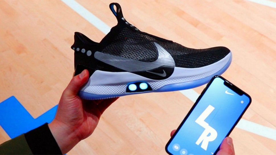 Como volver al Futuro: presentaron las zapatillas que se atan solas y se adaptan al pie