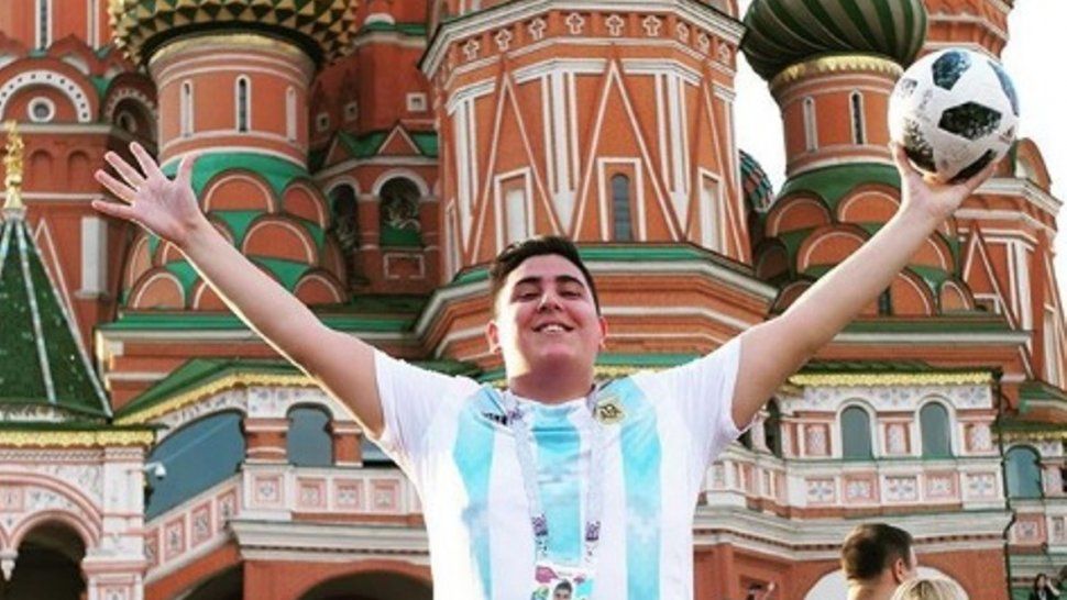 El Chapu Martínez festejó desde Rusia el millón de seguidores