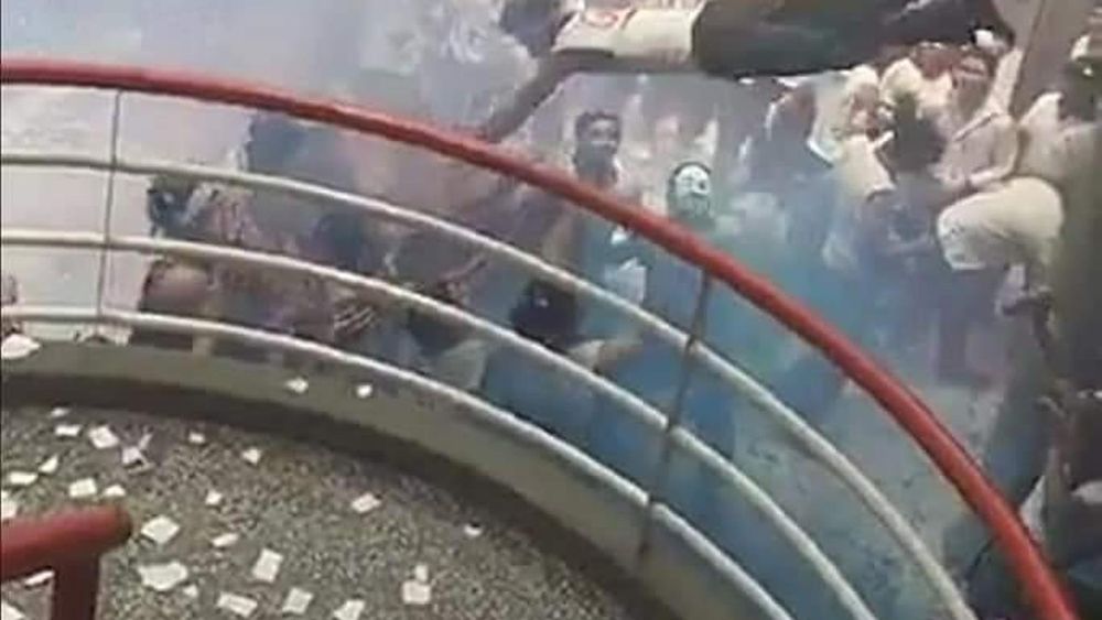 Un estudiante se tiró del primer piso en medio de los festejos por el fin de clases