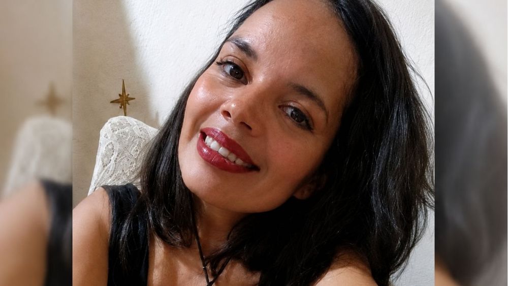 María necesita colaboración.