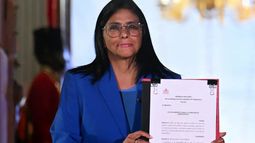 Delcy Rodríguez promulgó la ley de amnistía en Venezuela.