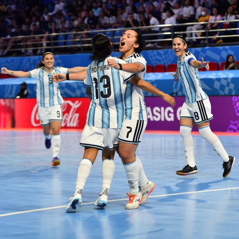 La Selección argentina de futsal femenino venció 4-1 a Colombia en Manila y clasificó a las semifinales del primer Mundial de la FIFA