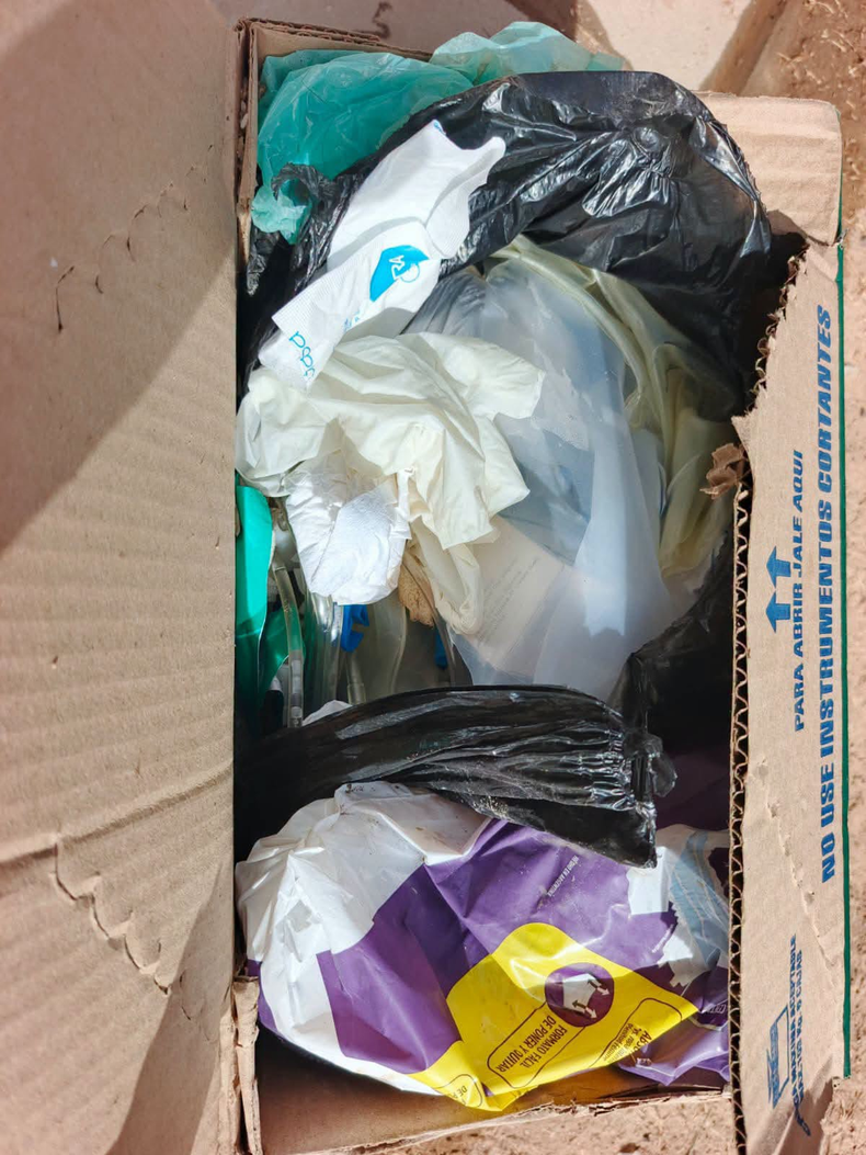 La Quiaca: Agujas y materiales utilizados en prácticas de enfermería fueron mezclados con residuos domiciliarios, poniendo en peligro al personal de recolección.