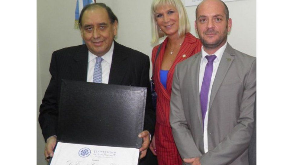Wayar y autoridades de la Universidad