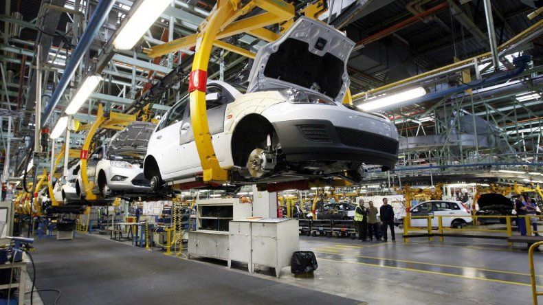 La producción de autos cayó 17,7% interanual en octubre