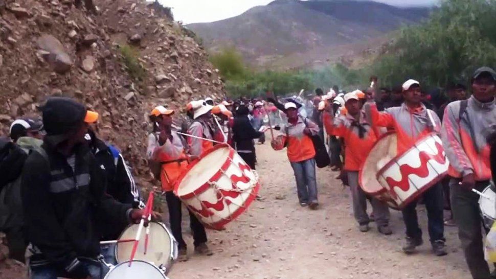 peregrinacion al abra de punta corral desde tilcara, la fiesta de los sikuris