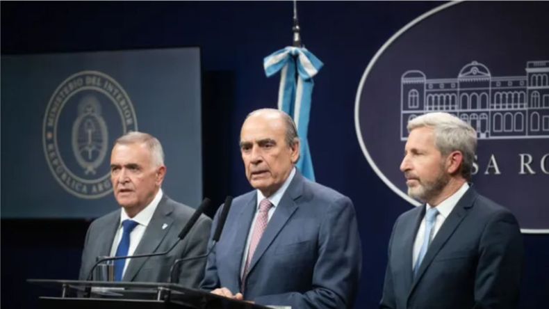 TodoJujuy - Osvaldo Jaldo, Guillermo Francos y Rogelio Frigerio brindan una conferencia de prensa tras la reunión enre Gobierno y gobernadores..jpg