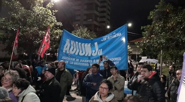marcha de antorchas y paro universitario