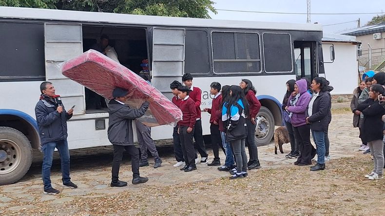 Además de colchones y camas se pudo dejar un botiquín de primeros auxilios 