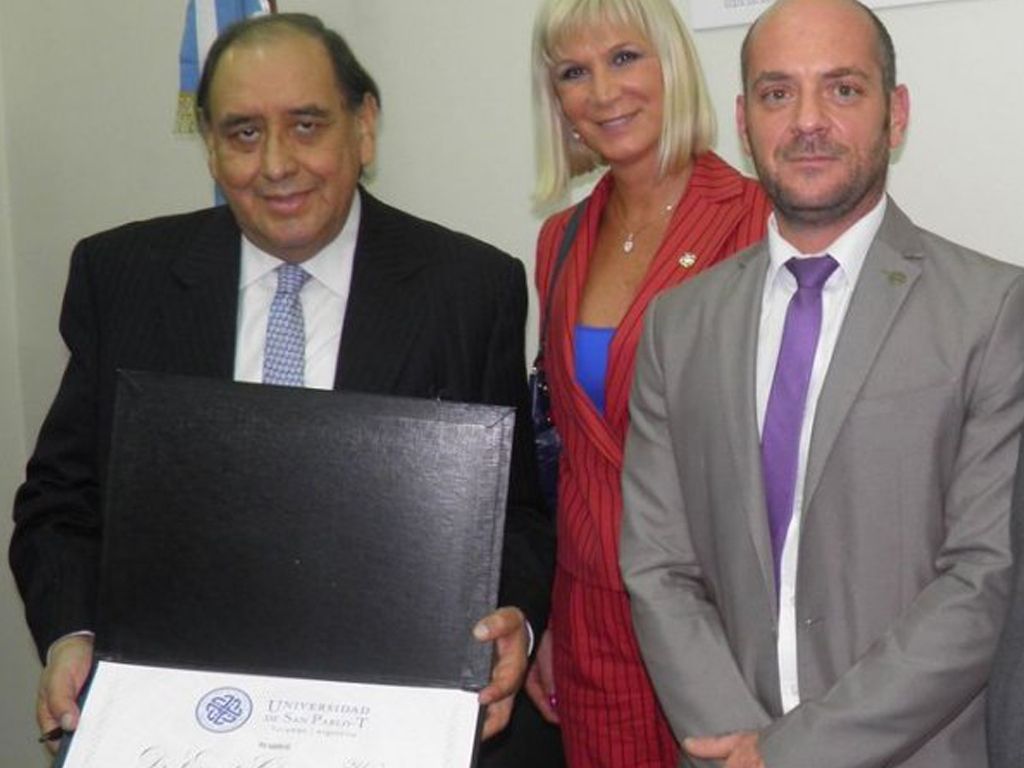 Wayar y autoridades de la Universidad