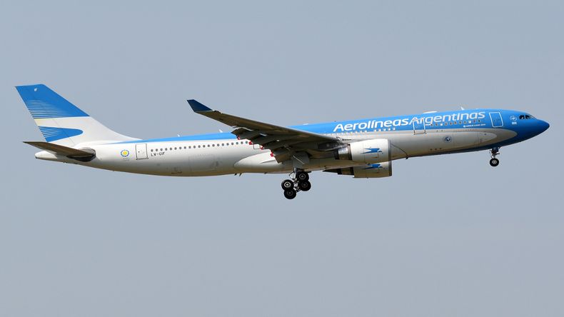 Un avión de Aerolíneas Argentinas con destino a Madrid tuvo una falla en un motor y debió volver a Ezeiza.
