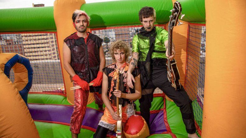 Hollywood Bungalows presentó su primer disco