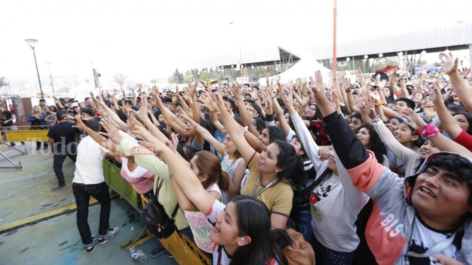 con el carnaval de los tekis exploto el cuarto dia del primavera fan fest
