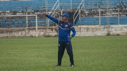 HoracioZingariello dejó de ser el técnico de Talleres de Perico (Archivo)