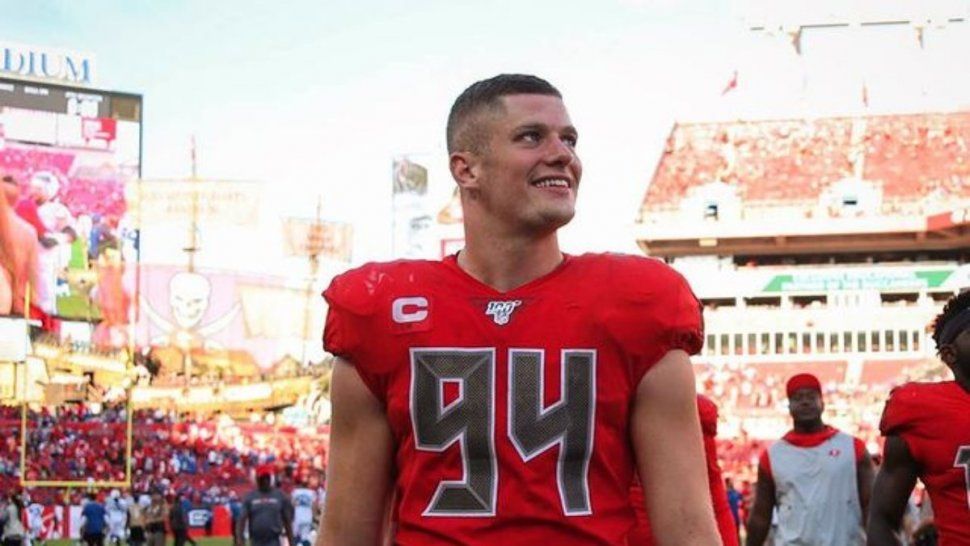 Carl Nassib es el primer jugador de la NFl en comunicar que es gay.
