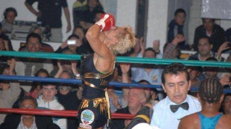 Alejandra Locomotora Oliveras combatió en Jujuy por el título Mundial Pluma