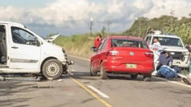 Choque frontal en San Juancito: 12 personas asistidas y trasladadas al hospital Choque frontal en San Juancito: 12 personas asistidas y trasladadas al hospital