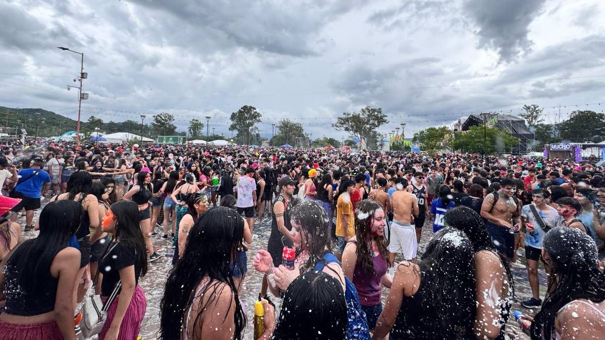el primer dia del carnavalodromo se vivio a pura musica y fiesta en ciudad cultural