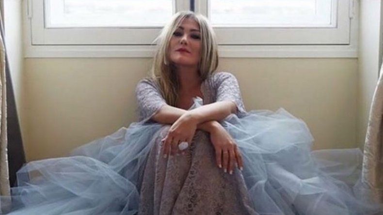 Papelonazo: Amaia Montero cantó borracha en pleno espectáculo