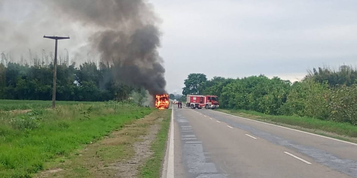 Un colectivo que iba con 45 pasajeros se incendió en Libertador: no hubo personas heridas