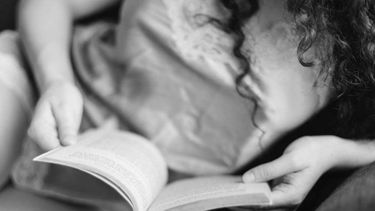 Los sexólogos recomiendan la literatura erótica. /Imagen ilustrativa