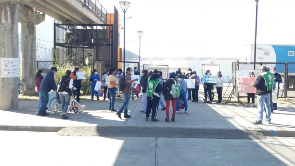 Enfermeros del Hospital de Campa&ntilde;a reclaman pago de sueldos