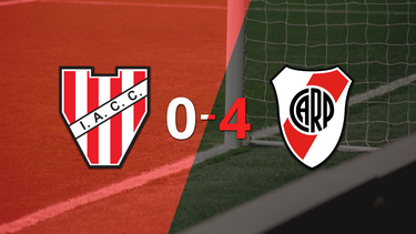 Instituto cayó ante River Plate con dos goles de Santiago Lencina