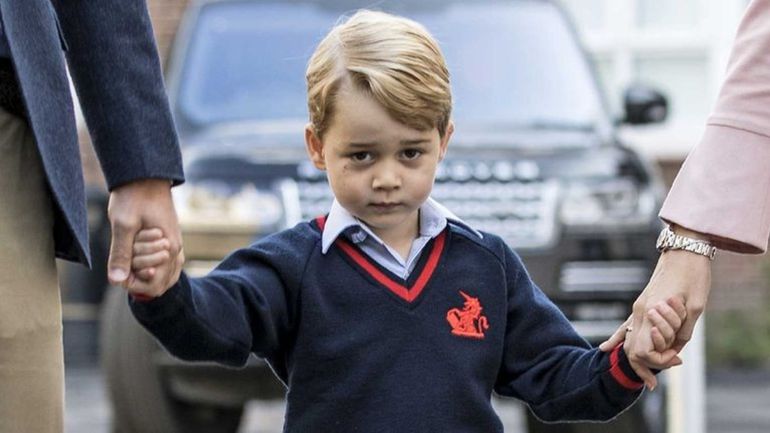 El príncipe William es el siguiente en la línea de asunción al trono y su hijo, George, les hizo sentir el peso de su familia a sus compañeros del colegio. 