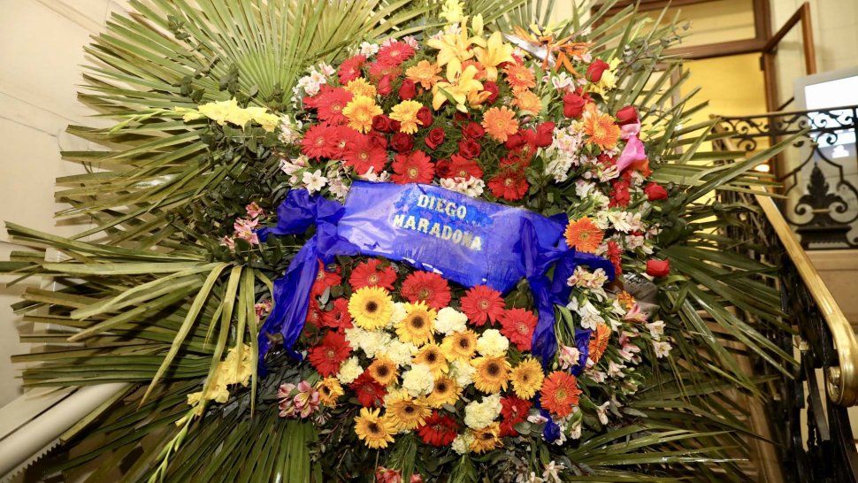 Los famosos despiden a Cacho Castaña