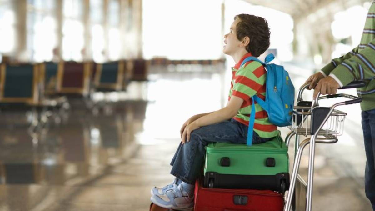cuales son los papeles necesarios para viajar con menores en el pais