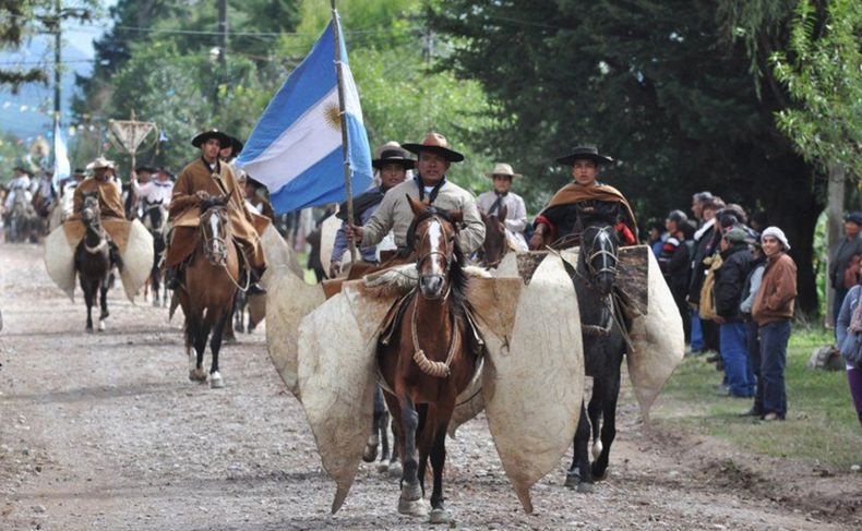 Día Grande de Jujuy. Un grupo de gauchos marcha en la conmemoración de la Batalla de León. Este año no será feriado provincial.