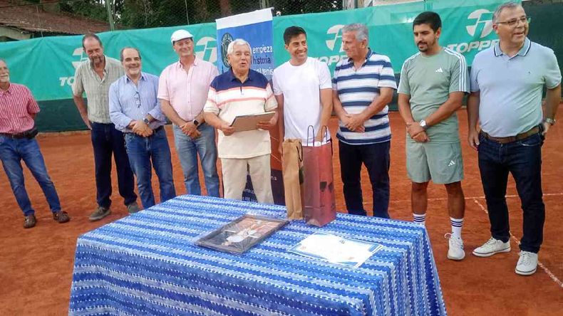 Emotivo homenaje a Hugo Salazar, un emblema del Lawn Tenis