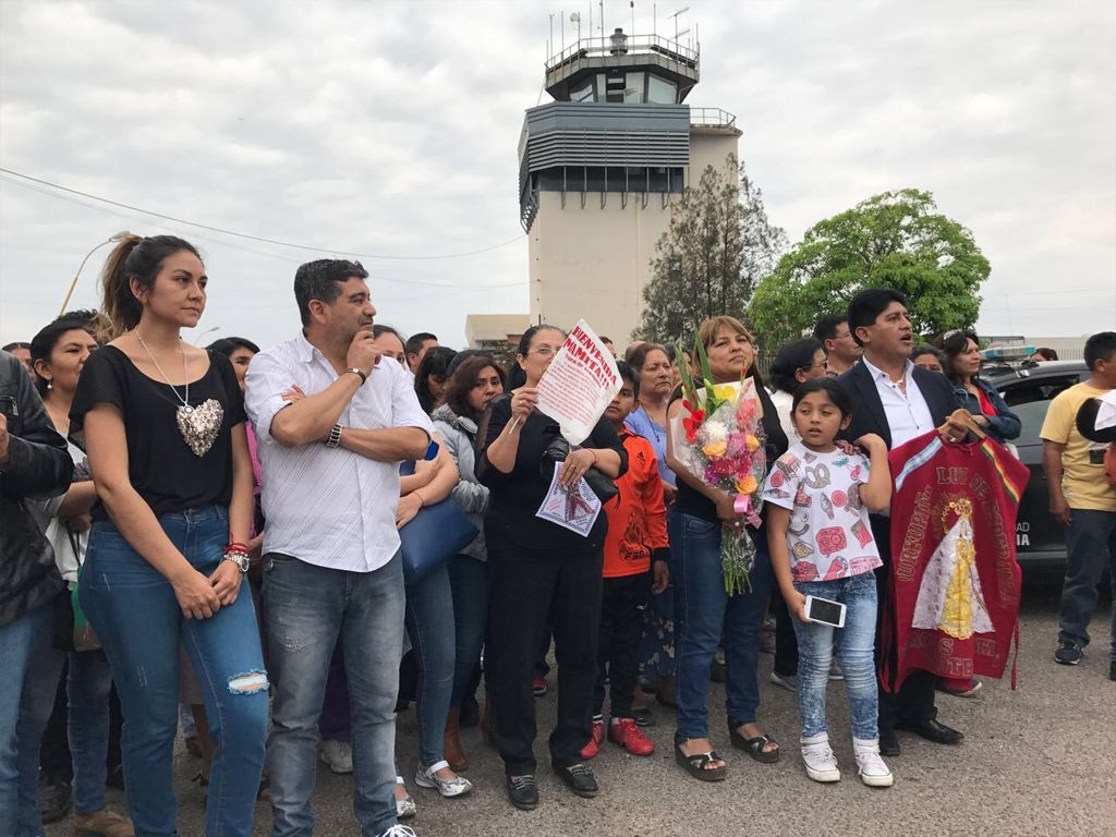 La gente esperó a la virgen