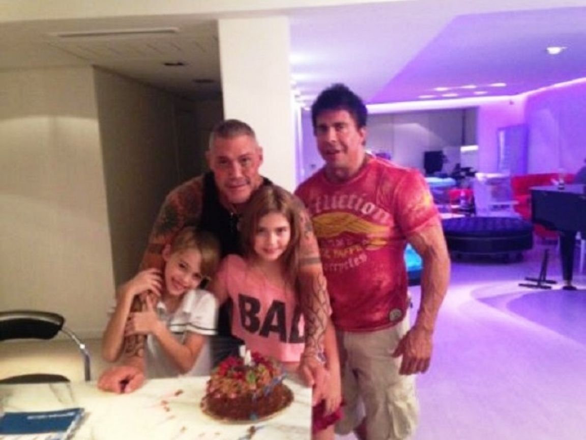Ricardo con sus hijos y