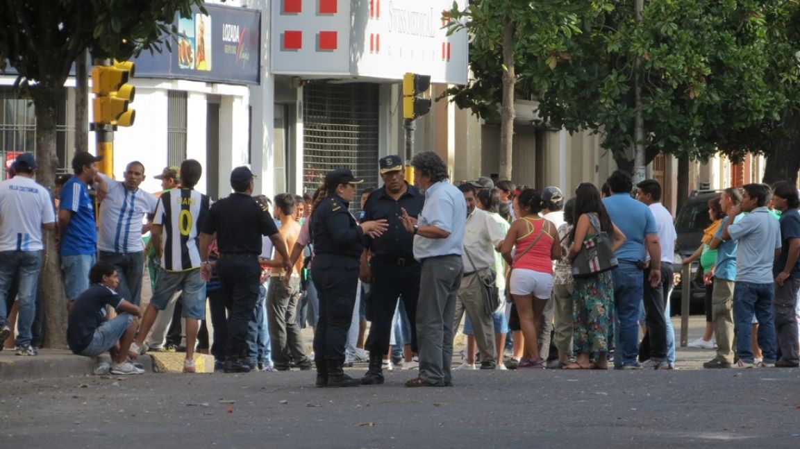 Acosta y policías