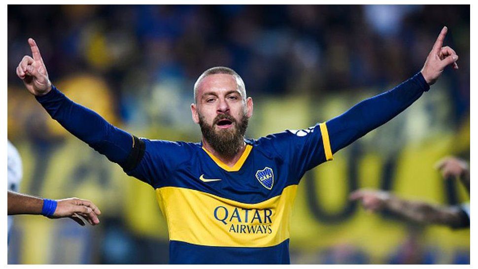 de rossi sigue festejando el campeonato de boca y le tiro a river